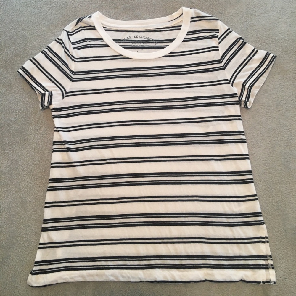 Aeropostale Sz Small THE OG TEE COLLECTION PERFECT CREW T-SHIRT.
